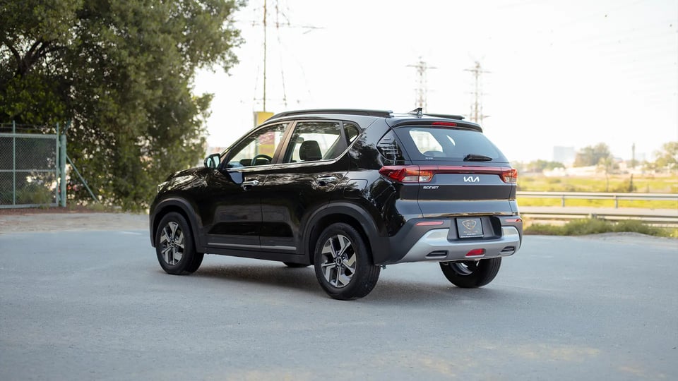 Used 2024 Kia Sonet EX in Black – Left Back Diagonal (45°) View for Sale at First Choice Cars Dubai Sharjah