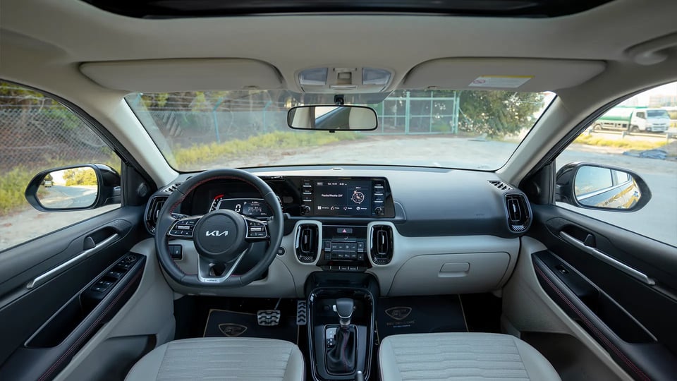 Used 2024 Kia Sonet EX in Black – Front Cabin / Dashboard Full View for Sale at First Choice Cars Dubai Sharjah