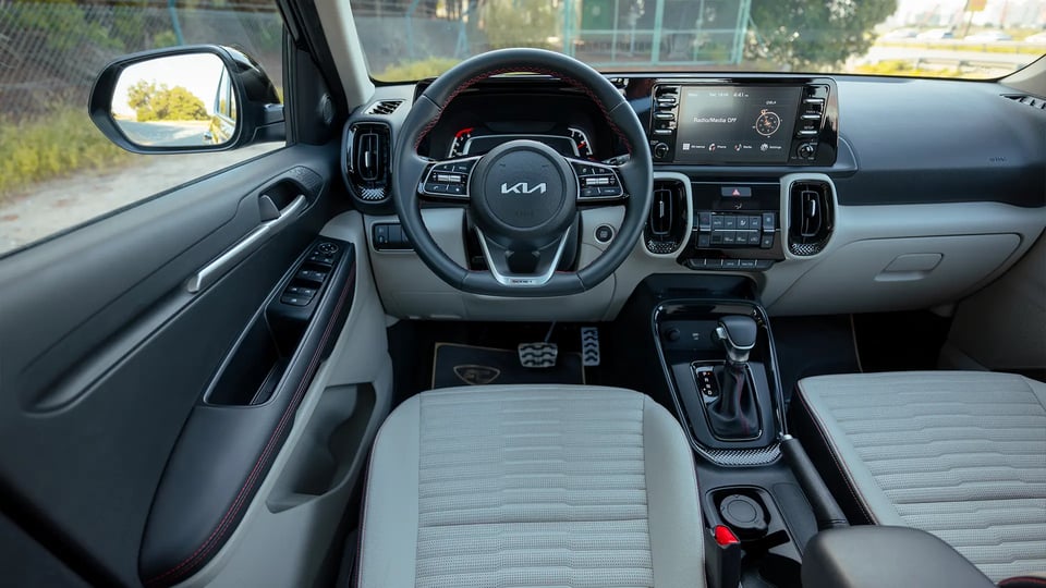 Used 2024 Kia Sonet EX in Black – Steering Wheel & Instrument Cluster for Sale at First Choice Cars Dubai Sharjah