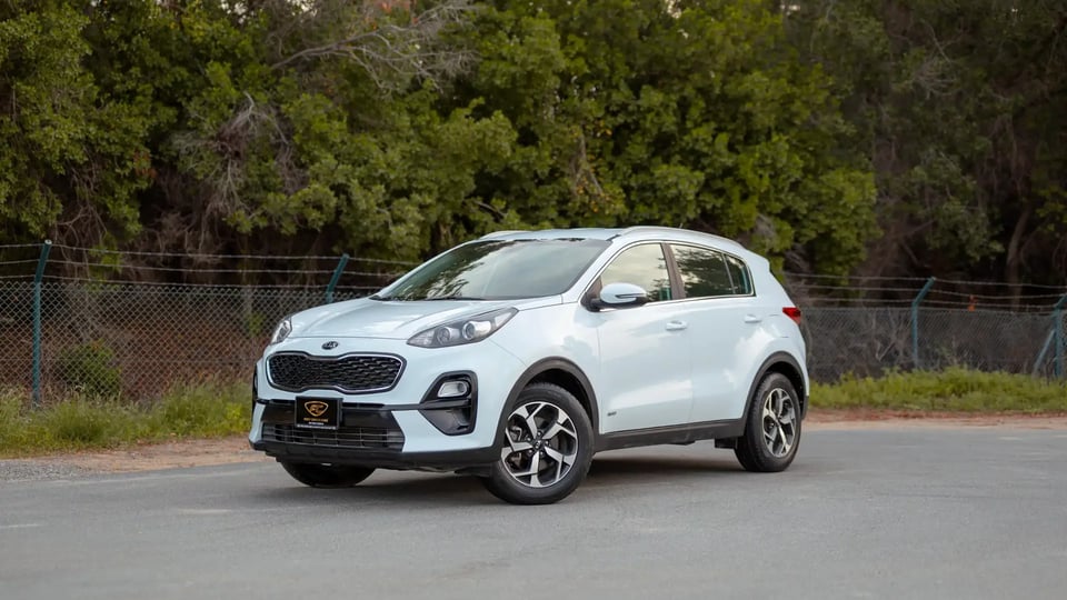 Used 2019 Kia Sportage LX in White – Left Front Diagonal (45°) View for Sale at First Choice Cars Dubai Sharjah