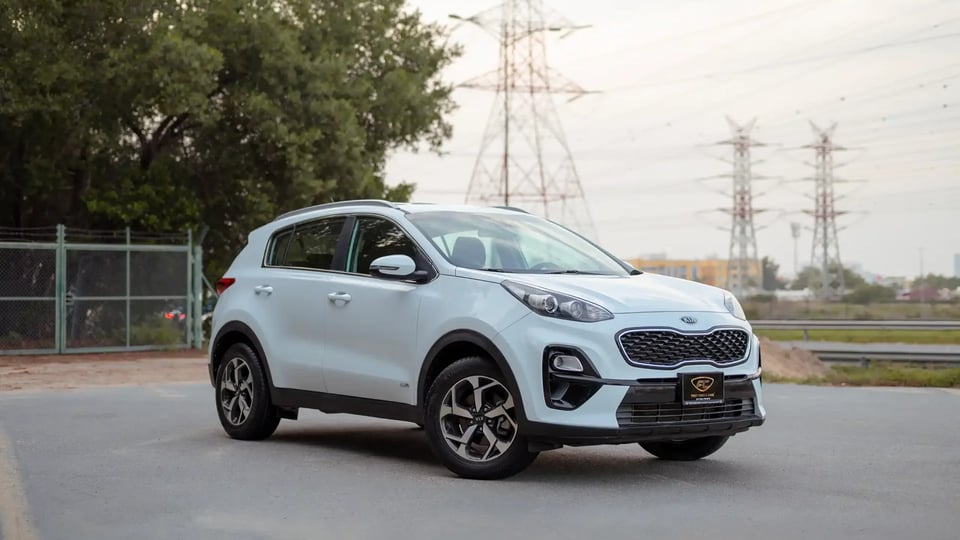 Used 2019 Kia Sportage LX in White – Right Front Diagonal (45°) View for Sale at First Choice Cars Dubai Sharjah