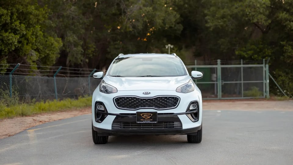 Used 2019 Kia Sportage LX in White – Front View for Sale at First Choice Cars Dubai Sharjah