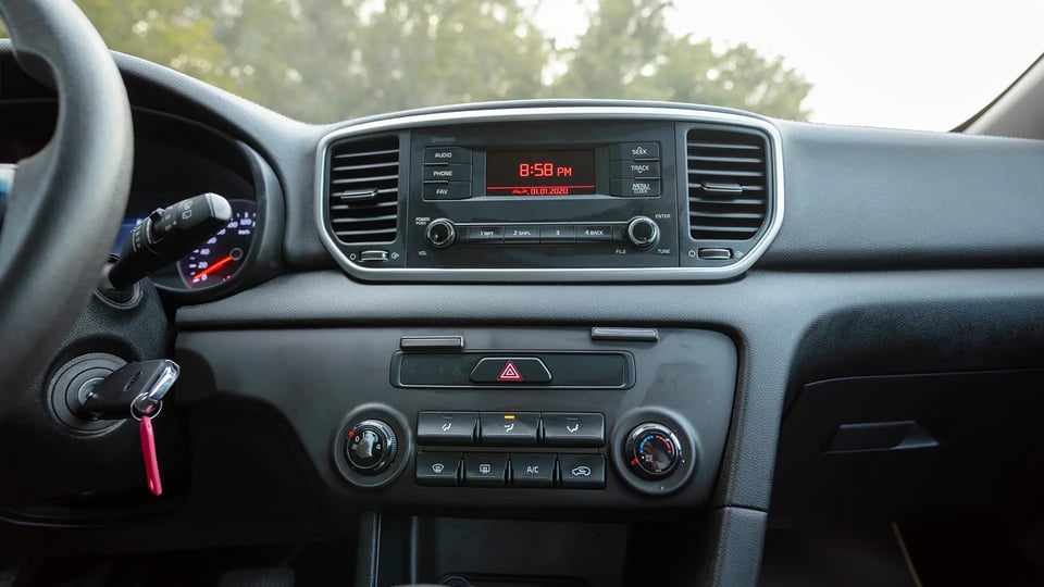 Used 2019 Kia Sportage LX in White – Infotainment / Touchscreen System for Sale at First Choice Cars Dubai Sharjah