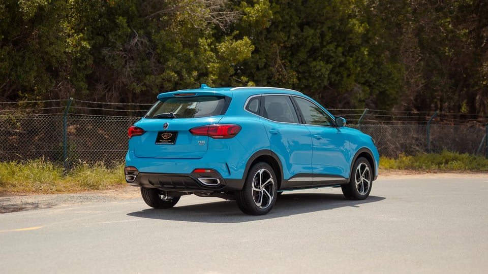 Used 2024 MG HS 30T in Blue – Right Back Diagonal (45°) View for Sale at First Choice Cars Dubai Sharjah