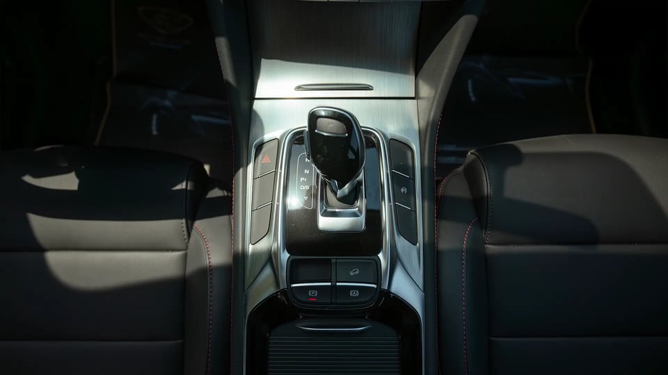 Used 2024 MG HS 30T in Blue – Center Console & Gear Shifter for Sale at First Choice Cars Dubai Sharjah