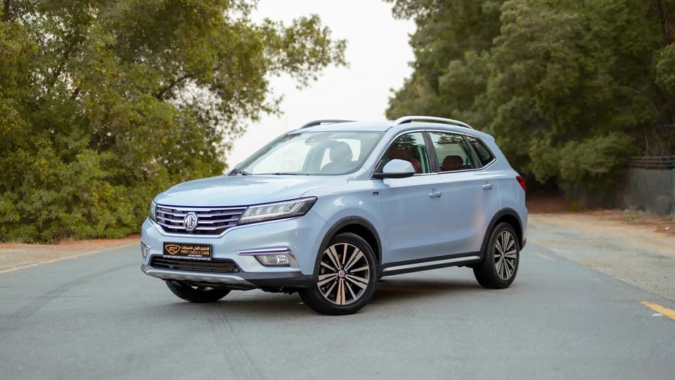 Used 2022 MG RX5 Luxury in Silver – Left Front Diagonal (45°) View for Sale at First Choice Cars Dubai Sharjah