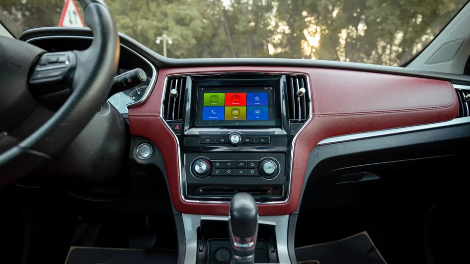 Used 2022 MG RX5 Luxury in Silver – Infotainment / Touchscreen System for Sale at First Choice Cars Dubai Sharjah