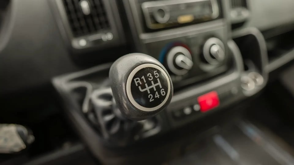 Used 2022 Peugeot Boxer L2h2 in White – Center Console & Gear Shifter for Sale at First Choice Cars Dubai Sharjah