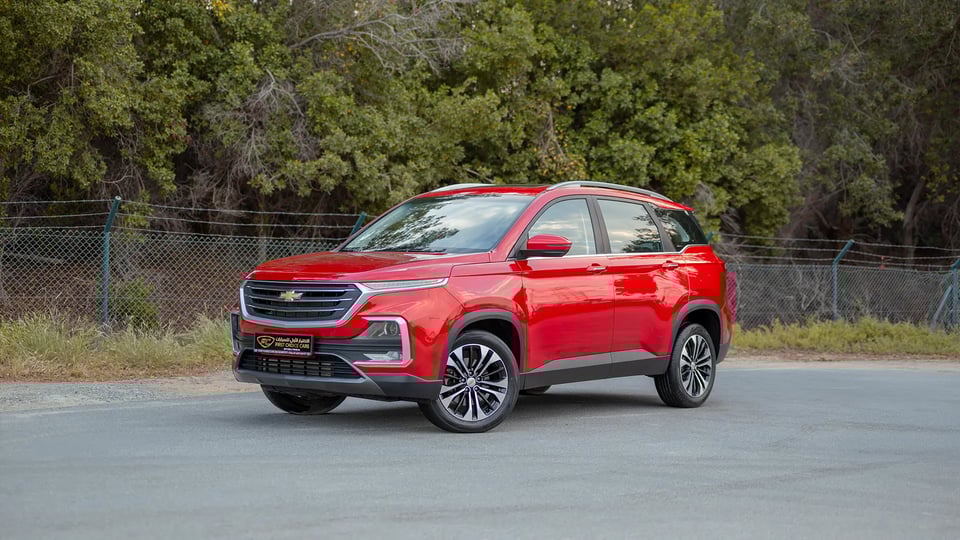 Used 2023 Chevrolet Captiva Premier in Red – Left Front Diagonal (45°) View for Sale at First Choice Cars Dubai Sharjah