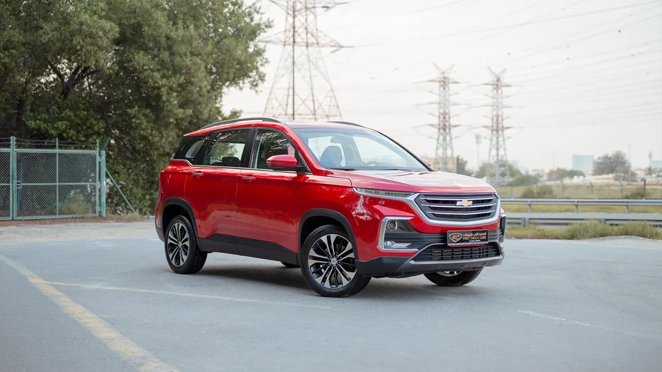 Used 2023 Chevrolet Captiva Premier in Red – Right Front Diagonal (45°) View for Sale at First Choice Cars Dubai Sharjah