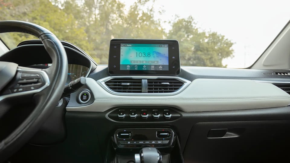 Used 2023 Chevrolet Captiva Premier in Red – Infotainment / Touchscreen System for Sale at First Choice Cars Dubai Sharjah