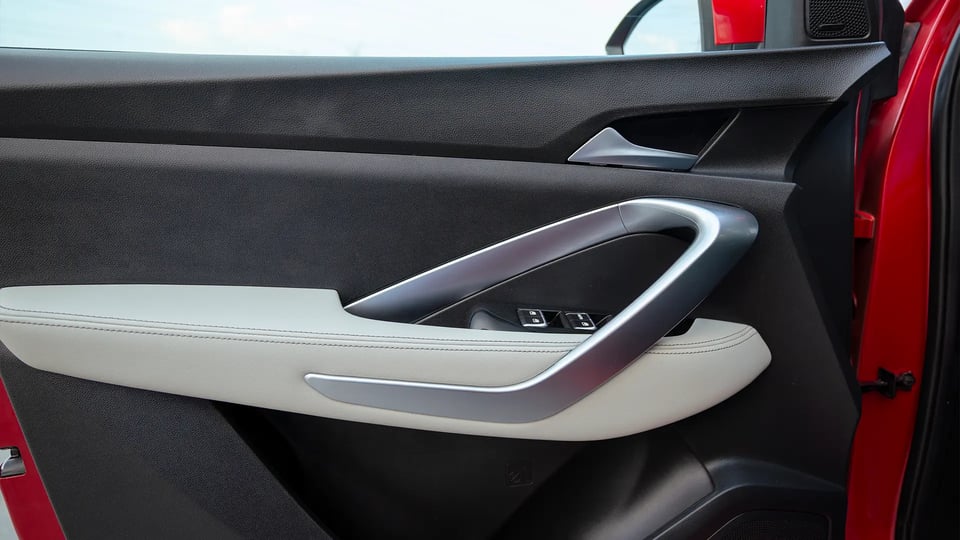 Used 2023 Chevrolet Captiva Premier in Red – Driver Door Panel Full View for Sale at First Choice Cars Dubai Sharjah