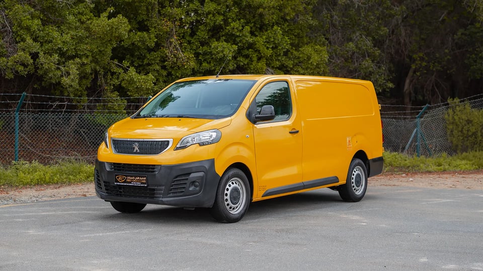 Used 2020 Peugeot Expert L3 in Yellow – Left Front Diagonal (45°) View for Sale at First Choice Cars Dubai Sharjah
