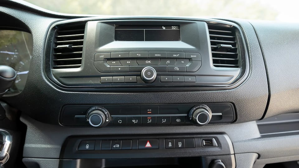 Used 2022 Peugeot Expert L3 in White – Infotainment / Touchscreen System for Sale at First Choice Cars Dubai Sharjah