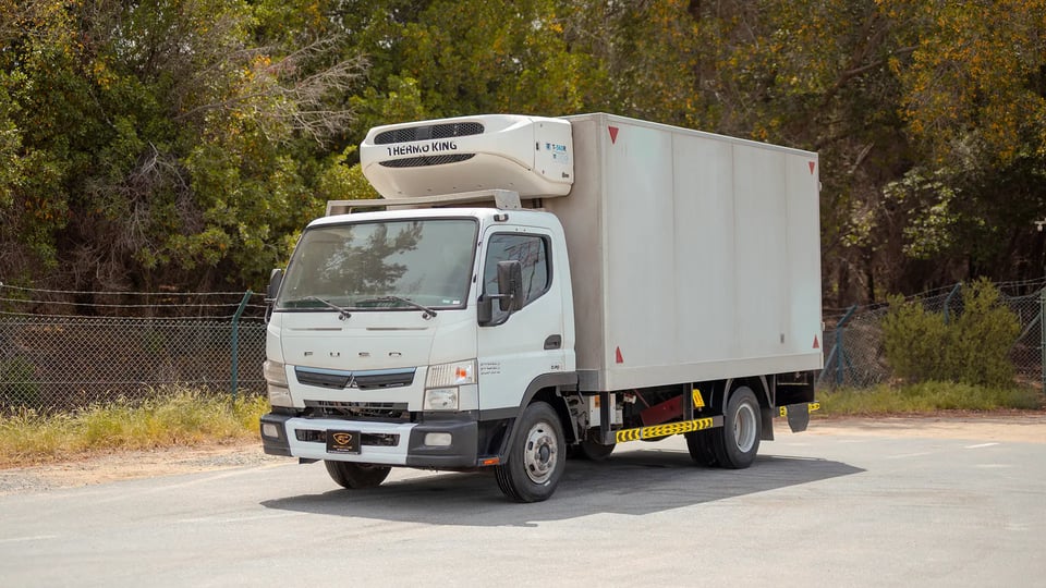 Used 2020 Mitsubishi Canter Chiller Box in White – Left Front Diagonal (45°) View for Sale at First Choice Cars Dubai Sharjah