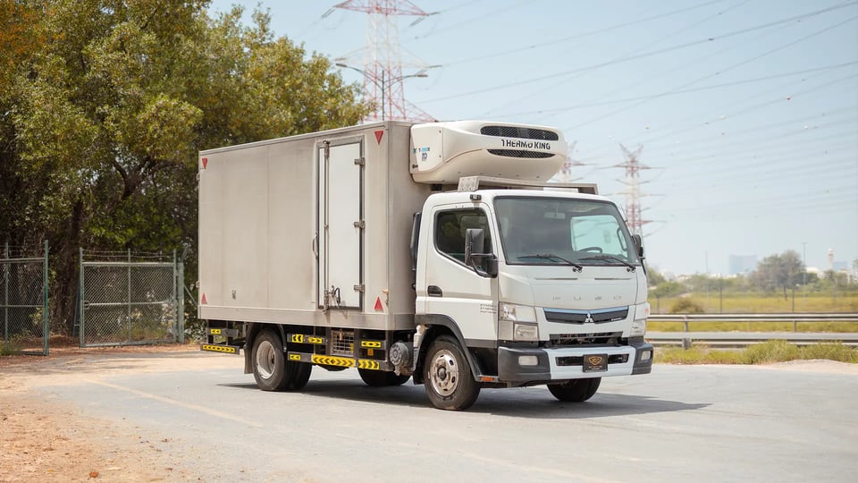 Used 2020 Mitsubishi Canter Chiller Box in White – Right Front Diagonal (45°) View for Sale at First Choice Cars Dubai Sharjah