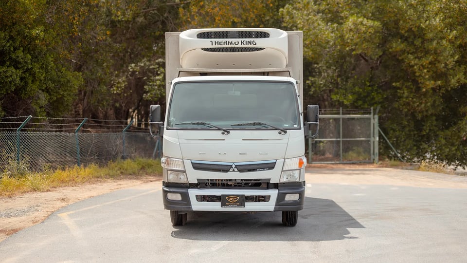 Used 2020 Mitsubishi Canter Chiller Box in White – Front View for Sale at First Choice Cars Dubai Sharjah