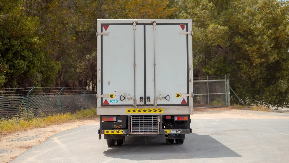 Used 2020 Mitsubishi Canter Chiller Box in White – Back/Rear View for Sale at First Choice Cars Dubai Sharjah