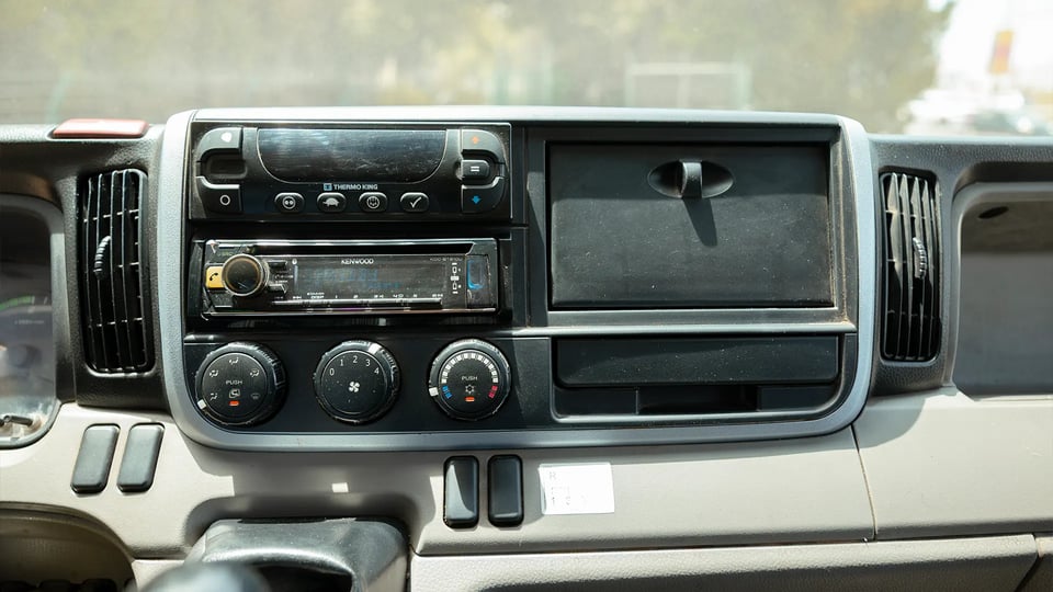 Used 2020 Mitsubishi Canter Chiller Box in White – Infotainment / Touchscreen System for Sale at First Choice Cars Dubai Sharjah