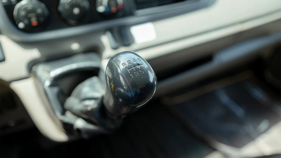 Used 2020 Mitsubishi Canter Chiller Box in White – Center Console & Gear Shifter for Sale at First Choice Cars Dubai Sharjah