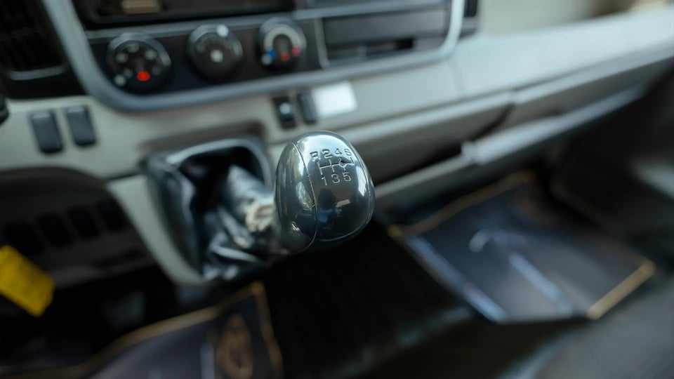 Used 2020 Mitsubishi Canter Chiller Box in White – Center Console & Gear Shifter for Sale at First Choice Cars Dubai Sharjah