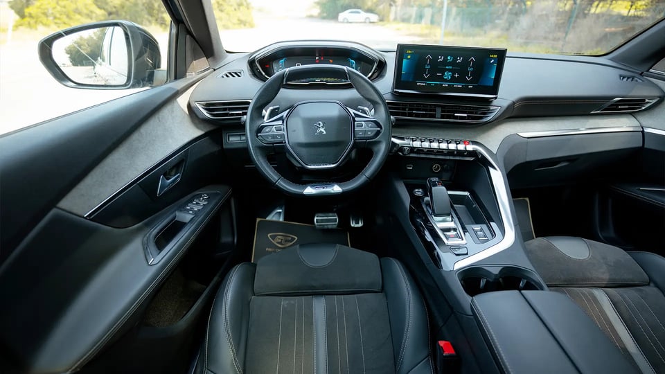 Used 2022 Peugeot 3008 Hybrid 4 GT in Blue – Steering Wheel & Instrument Cluster for Sale at First Choice Cars Dubai Sharjah