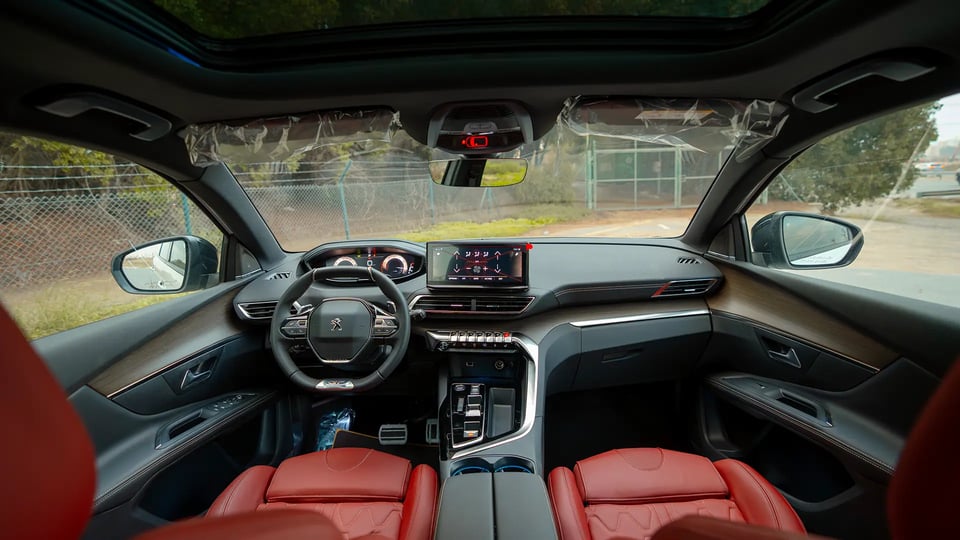 Used 2024 Peugeot 5008 GT Line in White – Front Cabin / Dashboard Full View for Sale at First Choice Cars Dubai Sharjah