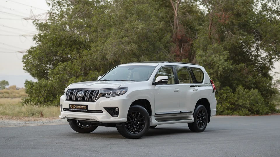 Used 2022 Toyota Prado VXR in White – Left Front Diagonal (45°) View for Sale at First Choice Cars Dubai Sharjah