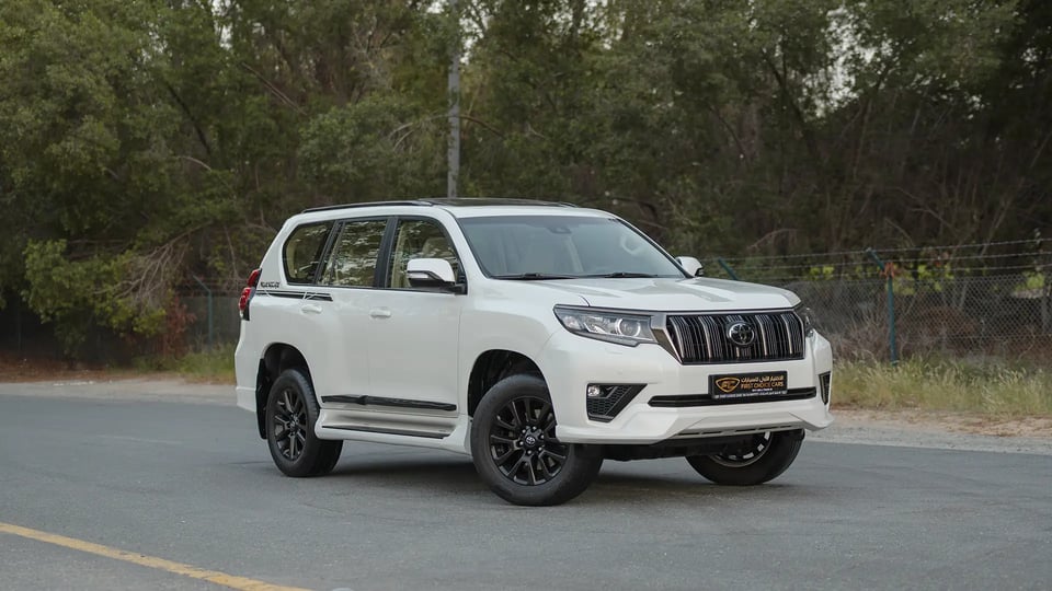 Used 2022 Toyota Prado VXR in White – Right Front Diagonal (45°) View for Sale at First Choice Cars Dubai Sharjah