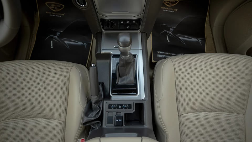 Used 2022 Toyota Prado VXR in White – Center Console & Gear Shifter for Sale at First Choice Cars Dubai Sharjah