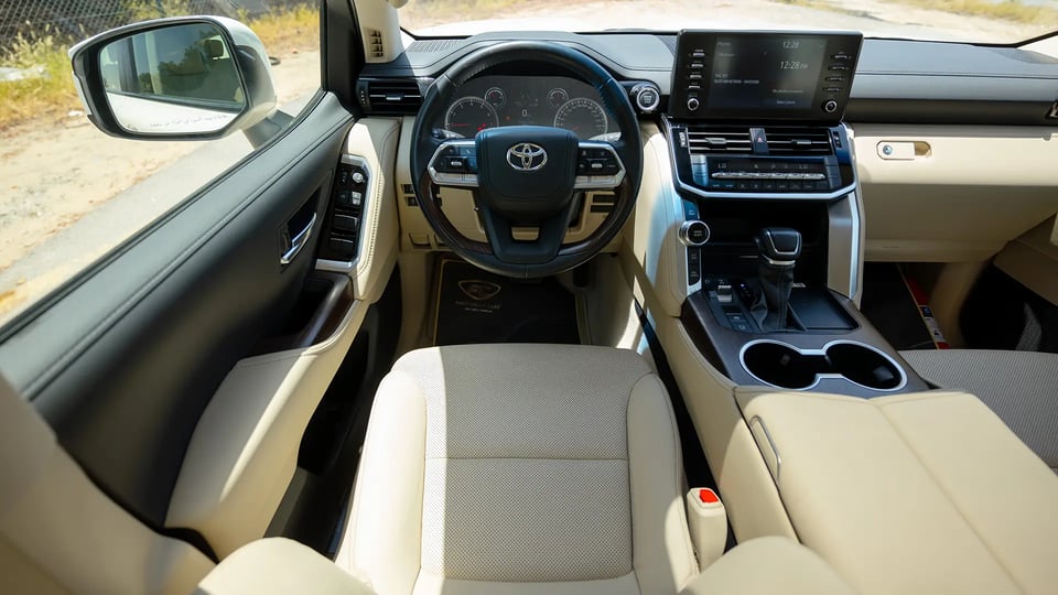 Used 2024 Toyota Land Cruiser GXR in White – Steering Wheel & Instrument Cluster for Sale at First Choice Cars Dubai Sharjah