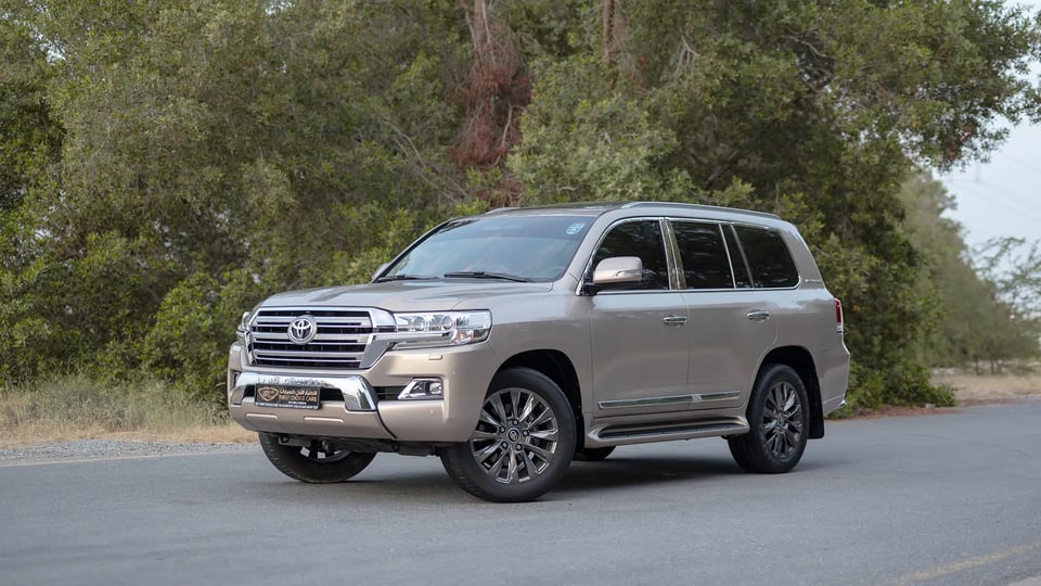 Used 2017 Toyota Land Cruiser GXR in Beige – Left Front Diagonal (45°) View for Sale at First Choice Cars Dubai Sharjah
