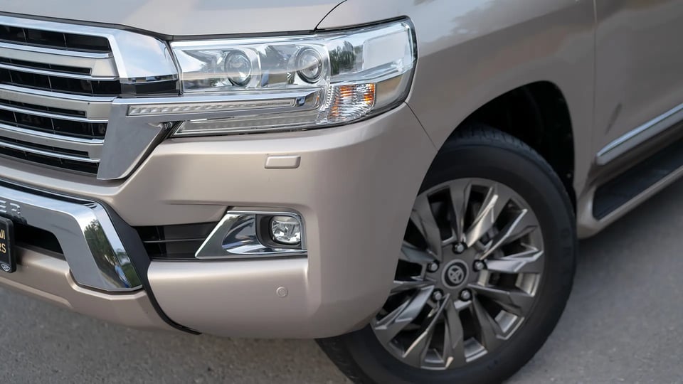 Used 2017 Toyota Land Cruiser GXR in Beige – Headlight Close-up for Sale at First Choice Cars Dubai Sharjah