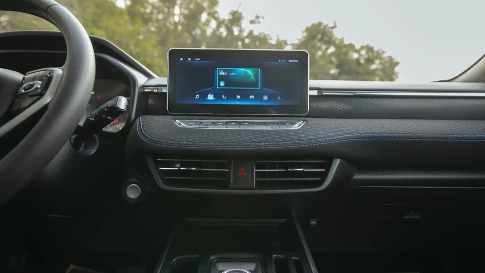 Used 2023 Haval Jolion Plus in Red – Infotainment / Touchscreen System for Sale at First Choice Cars Dubai Sharjah