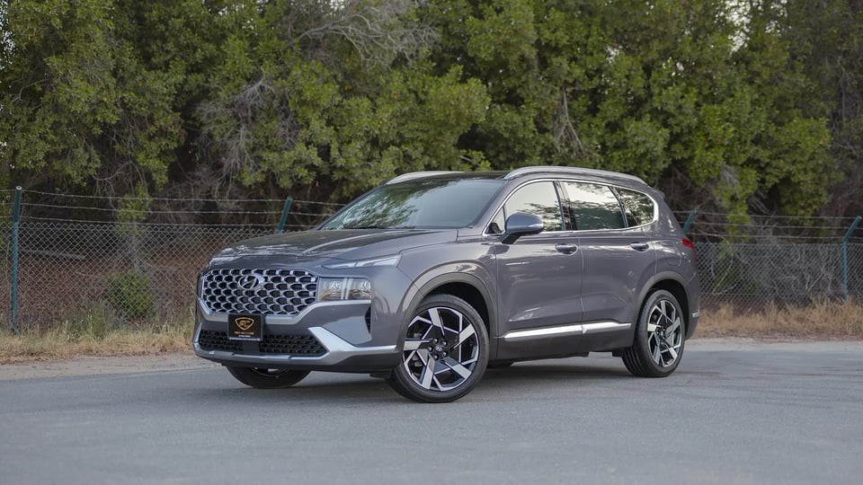 Used 2023 Hyundai Santa Fe Premium Plus in Grey – Left Front Diagonal (45°) View for Sale at First Choice Cars Dubai Sharjah