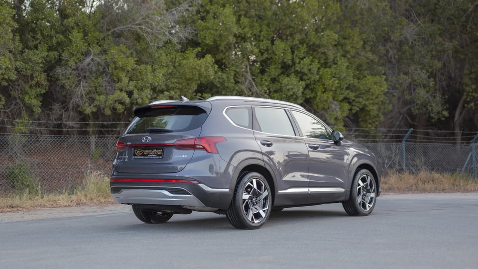 Used 2023 Hyundai Santa Fe Premium Plus in Grey – Right Back Diagonal (45°) View for Sale at First Choice Cars Dubai Sharjah