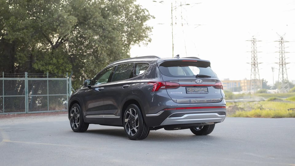 Used 2023 Hyundai Santa Fe Premium Plus in Grey – Left Back Diagonal (45°) View for Sale at First Choice Cars Dubai Sharjah