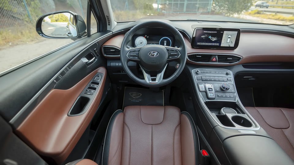 Used 2023 Hyundai Santa Fe Premium Plus in Grey – Steering Wheel & Instrument Cluster for Sale at First Choice Cars Dubai Sharjah