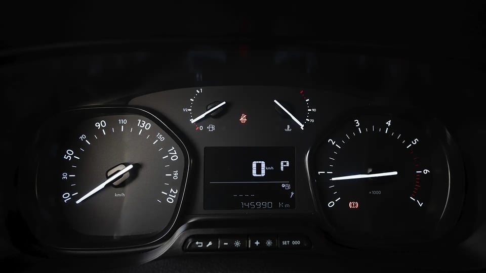 Used 2022 Peugeot Expert L3 in White – Odometer / Mileage Reading View for Sale at First Choice Cars Dubai Sharjah