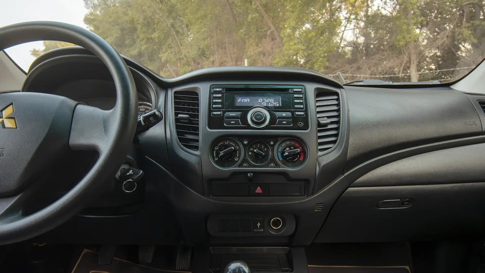Used 2020 Mitsubishi L200 GLX Double Cabin in White – Infotainment / Touchscreen System for Sale at First Choice Cars Dubai Sharjah