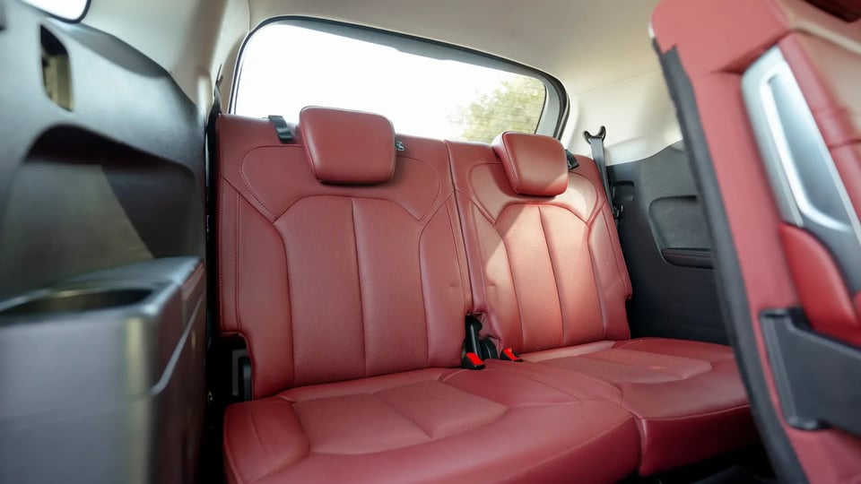 Used 2022 MG RX8 Luxury in White – Third Row Right Seat View for Sale at First Choice Cars Dubai Sharjah