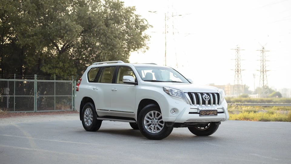 Used 2016 Toyota Prado VXR in White – Right Front Diagonal (45°) View for Sale at First Choice Cars Dubai Sharjah