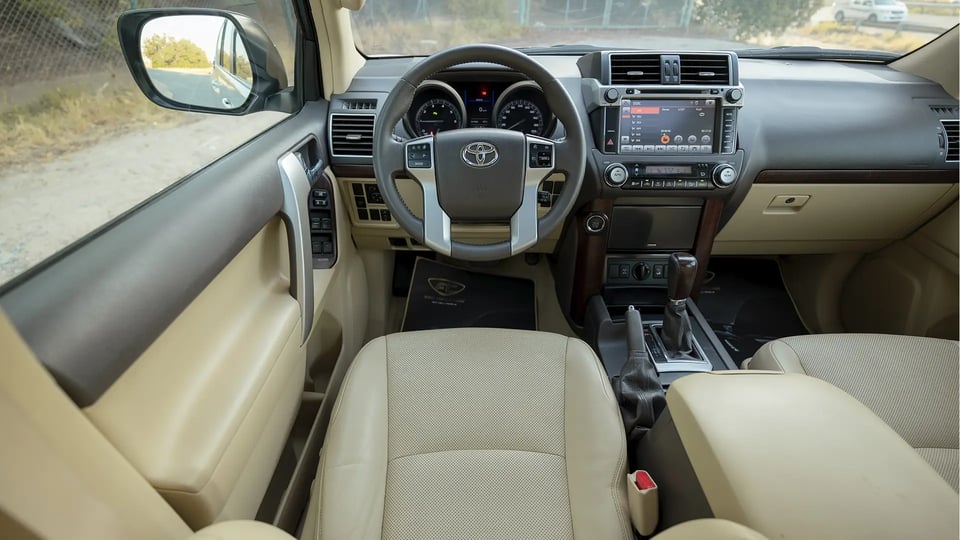 Used 2016 Toyota Prado VXR in White – Steering Wheel & Instrument Cluster for Sale at First Choice Cars Dubai Sharjah