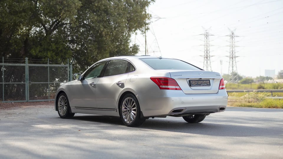Used 2014 Hyundai Centennial VS500 in Silver – Left Back Diagonal (45°) View for Sale at First Choice Cars Dubai Sharjah
