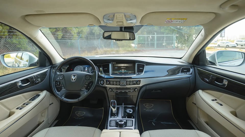 Used 2014 Hyundai Centennial VS500 in Silver – Front Cabin / Dashboard Full View for Sale at First Choice Cars Dubai Sharjah