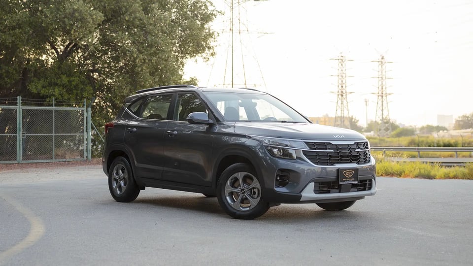 Used 2024 Kia Seltos LX in Grey – Right Front Diagonal (45°) View for Sale at First Choice Cars Dubai Sharjah