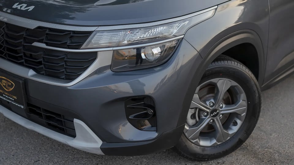 Used 2024 Kia Seltos LX in Grey – Headlight Close-up for Sale at First Choice Cars Dubai Sharjah