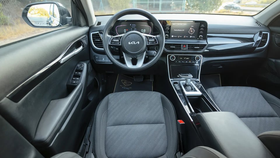 Used 2024 Kia Seltos LX in Grey – Steering Wheel & Instrument Cluster for Sale at First Choice Cars Dubai Sharjah