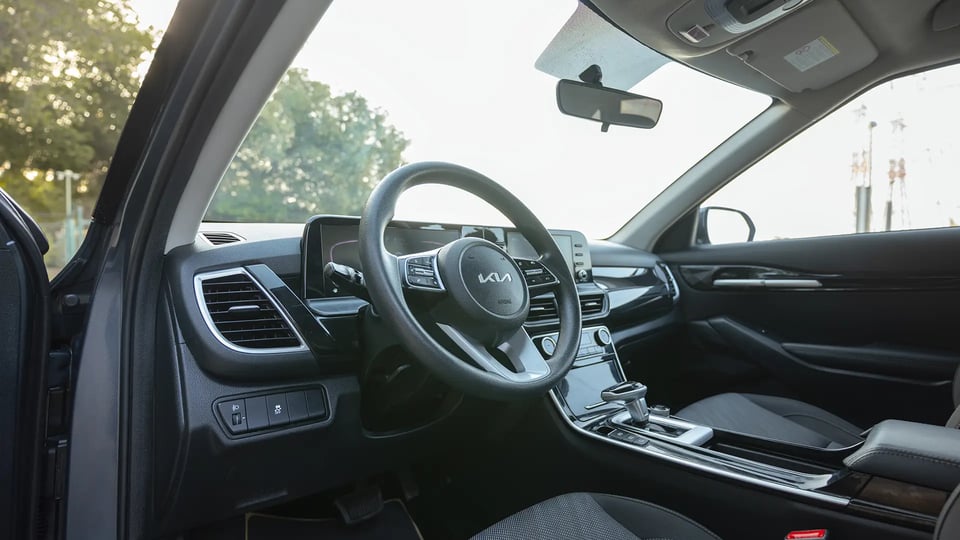 Used 2024 Kia Seltos LX in Grey – Driver Side Dashboard & Steering View for Sale at First Choice Cars Dubai Sharjah