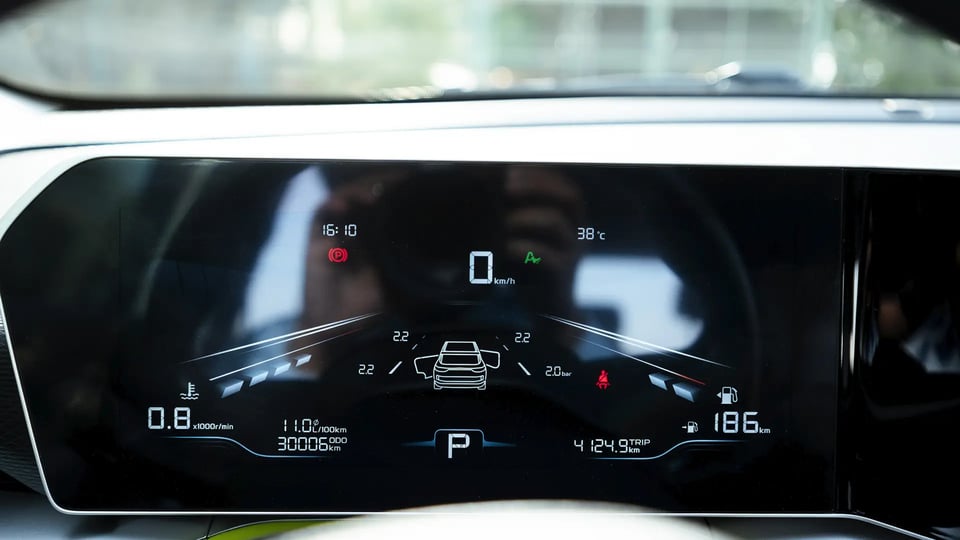 Used 2025 Geely Coolray GL in Grey – Odometer / Mileage Reading View for Sale at First Choice Cars Dubai Sharjah
